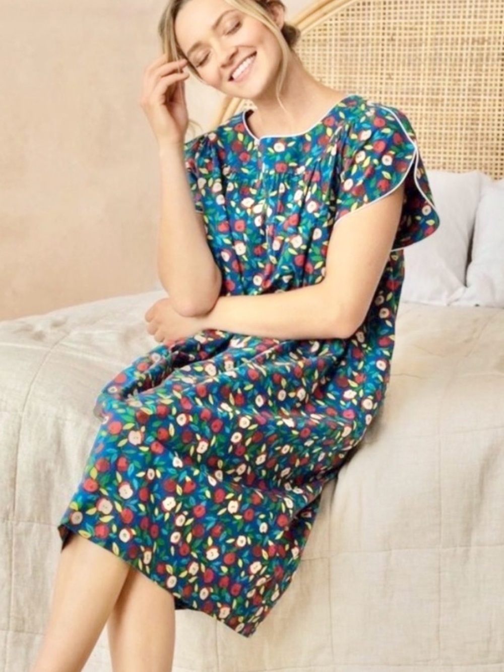 PRINTFRESH RETRO DREAMS APPLE TEACHER NIGHTGOWN